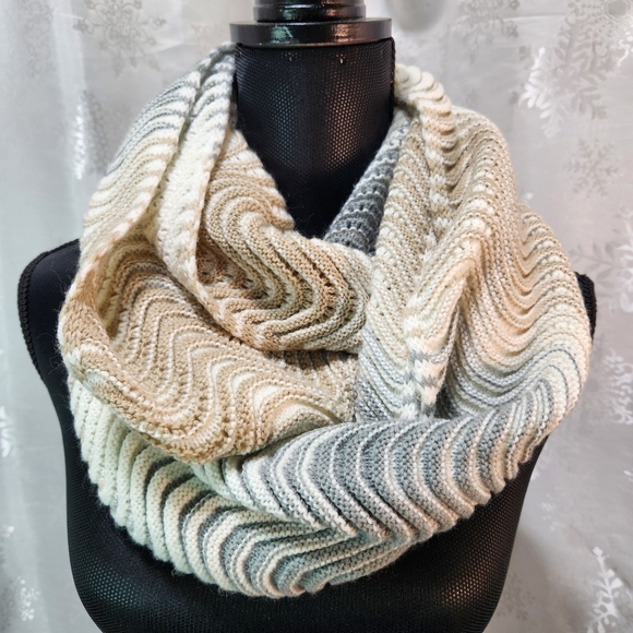 CLEO Infinity Neutral Pastel Knit Scarf - Picture 3 of 9